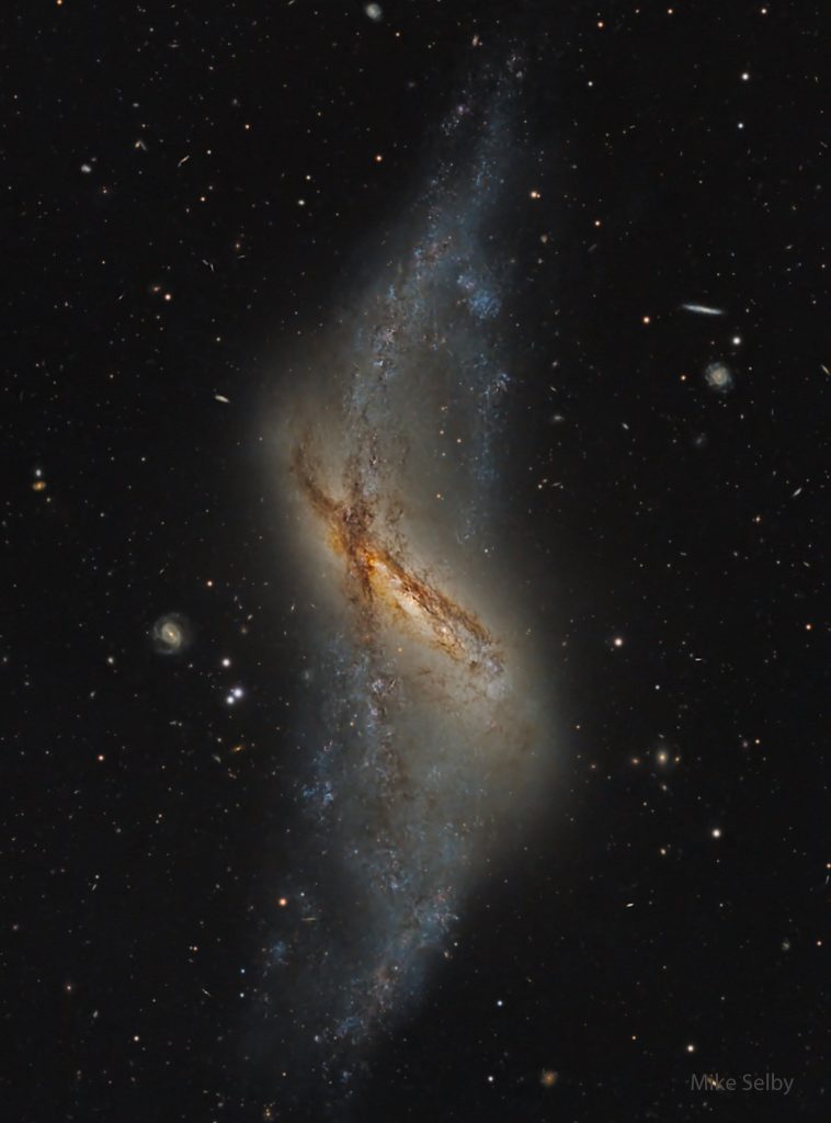 NGC 660: Misteriosa Galaxia con Anillos Polares Capturada en Chile